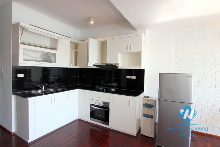 Lake view apartment available for rent in Quang An street, Tay Ho, Hanoi 